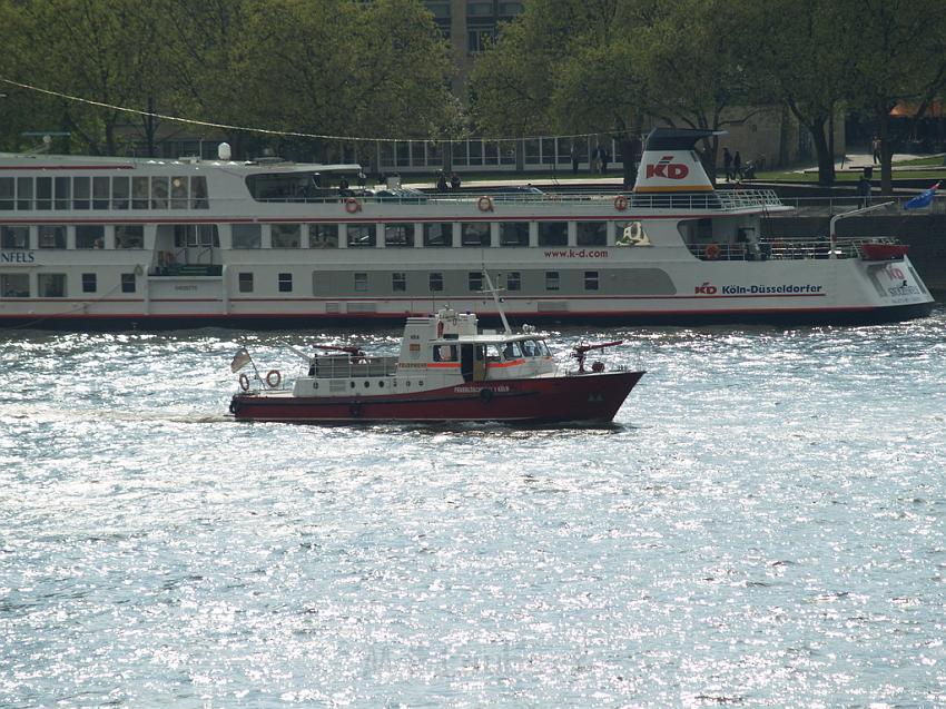 Uebungsfahrt Loeschboot und Ursula P37.JPG